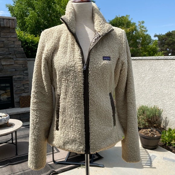 Jackets & Blazers - Patagonia woman’s jacket with lining  w/ faux fur